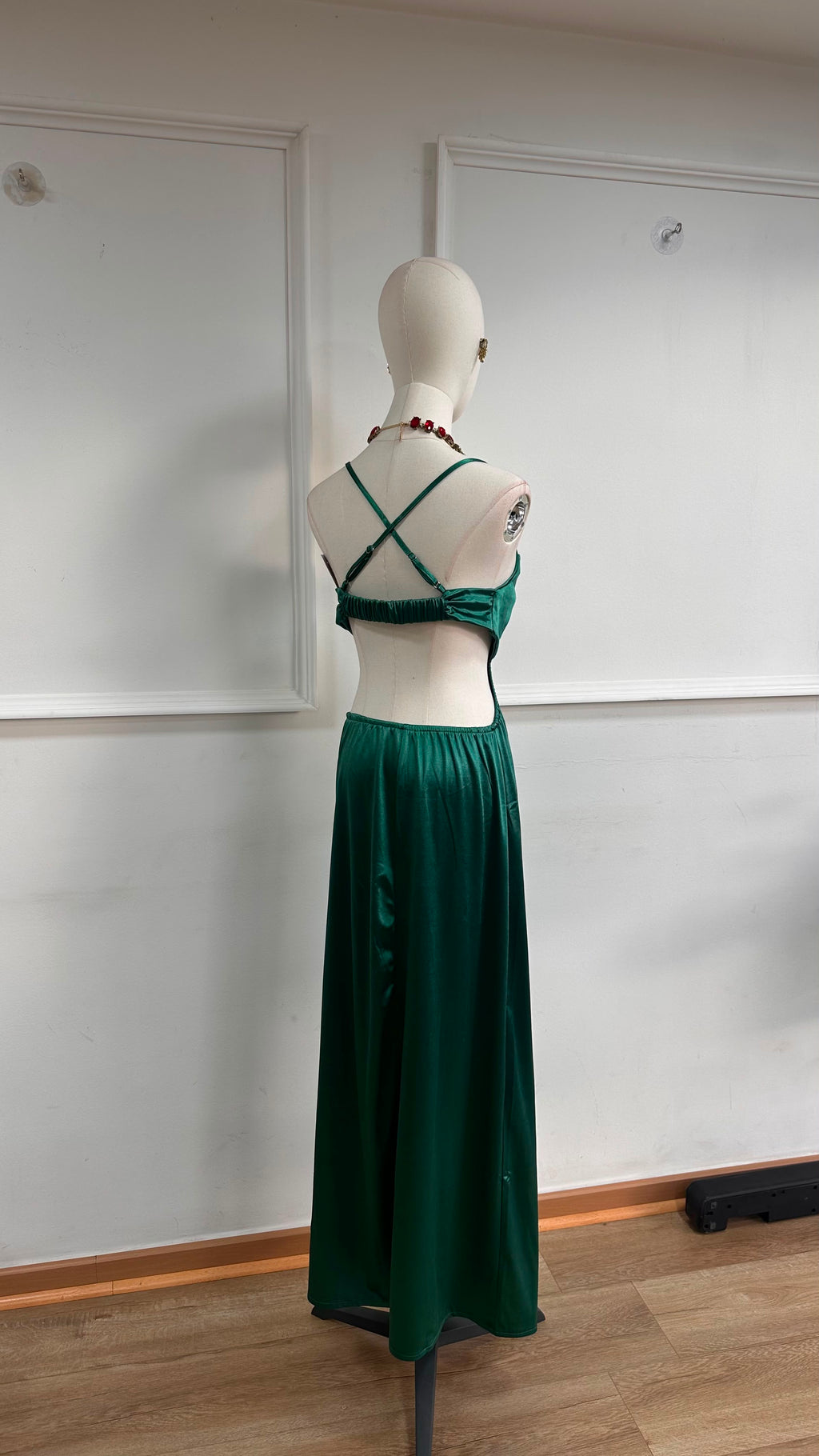 Vestido Fiesta Cut Out Satinado verde esmeralda